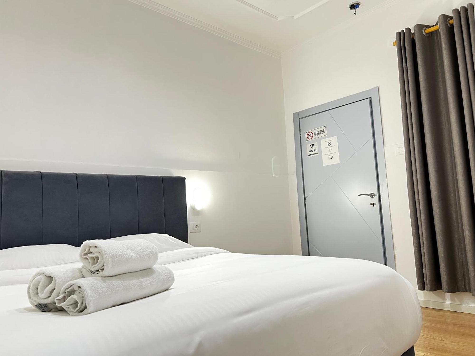 Tirana Square Hotel Екстер'єр фото